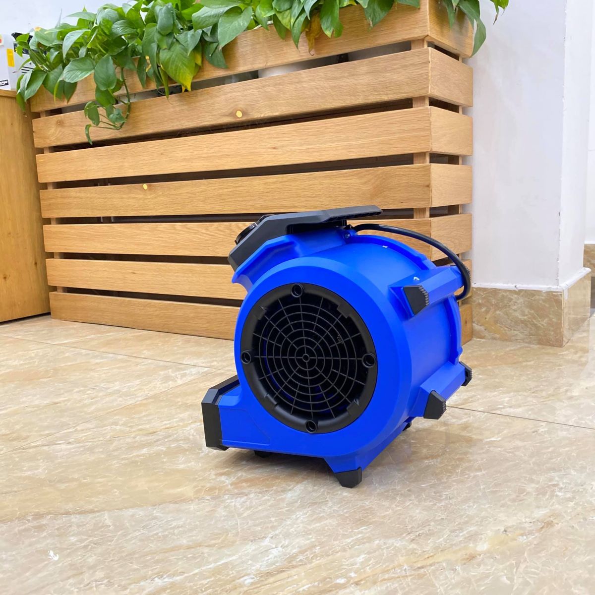 Quạt thổi thảm mini HiClean HC538 có công suất 150W