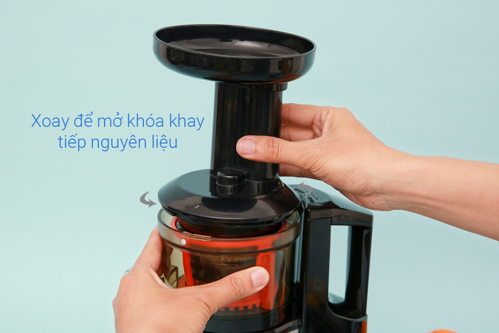 Máy chỉ hoạt động khi đã được lắp đúng khớp khoá - Máy ép chậm Korihome JEK-633