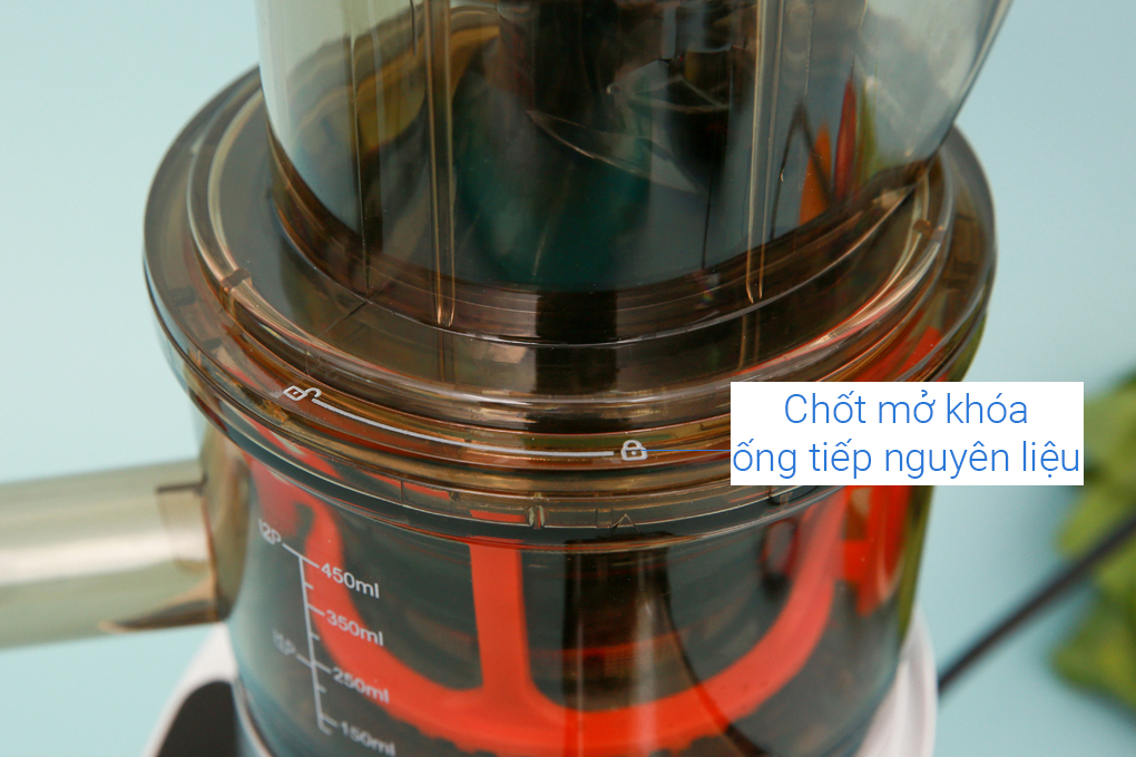 Máy có các ký hiệu chỉ dẫn lắp cối, khoá chốt cối đúng cách - Máy ép chậm trái cây Korihome JEK-844